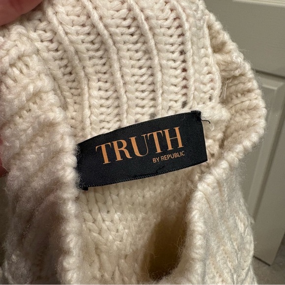 TRUTH BY REPUBLIC Cream Chunky Cable Knit Rose Sweater Size XL Cropped Cozy - Picture 4 of 5